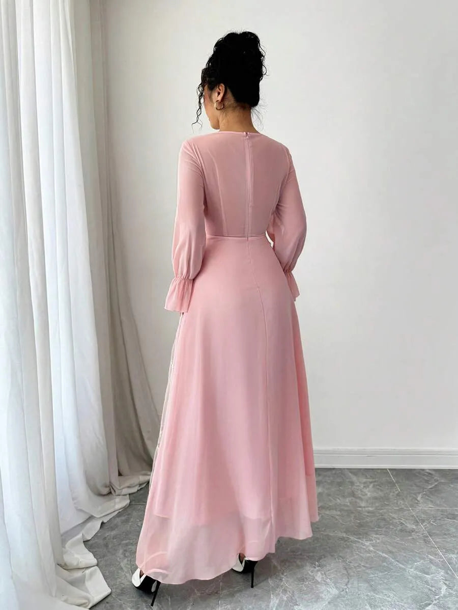 SHEIN Modelyn فستان طويل من الشيفون المنقوش بأكمام منتفخة وتفاصيل شبك بلون وردي