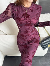 SHEIN Feyla فستان تشيونغسام طويل بياقة دائرية وأزرار أمامية ونقشة جاكار بلون عنابي