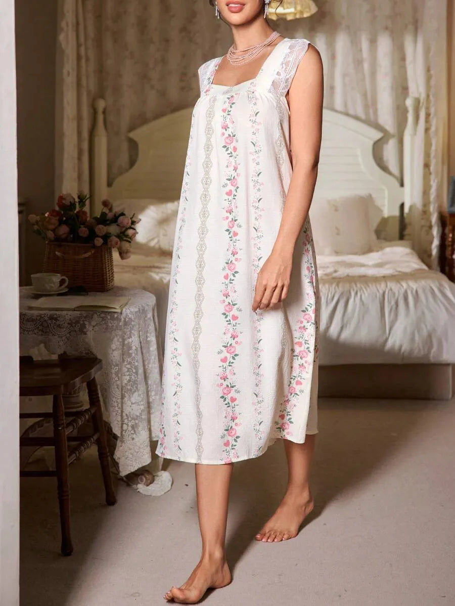 SHEIN FairyFlirt فستان نوم بلون متعدد الألوان مزين بالدانتيل والزهور وبدون أكمام
