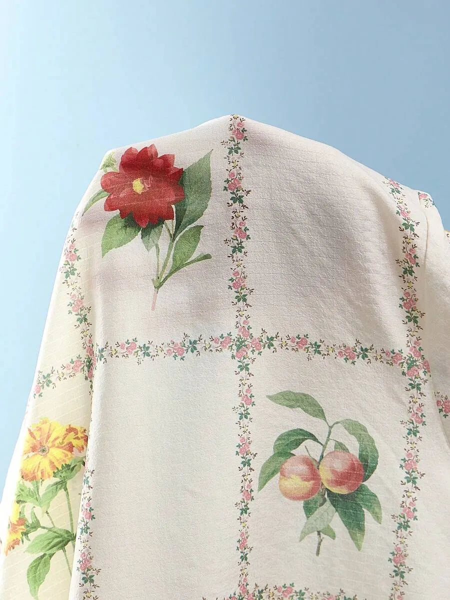 SHEIN CottageSlumber طقم بيجاما قطعتين بطبعة ورد وتوت أحمر وشورت بلون أبيض