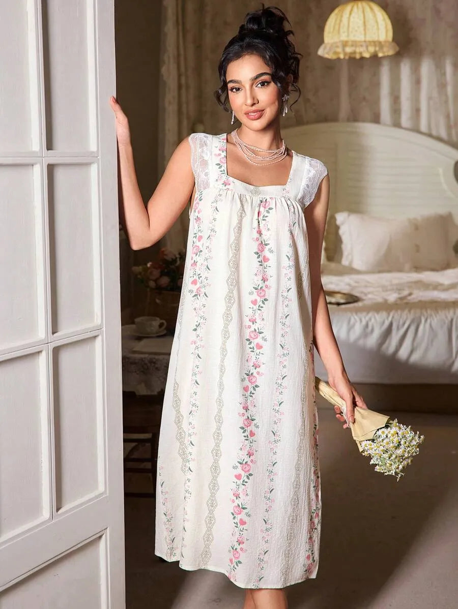 SHEIN FairyFlirt فستان نوم بلون متعدد الألوان مزين بالدانتيل والزهور وبدون أكمام