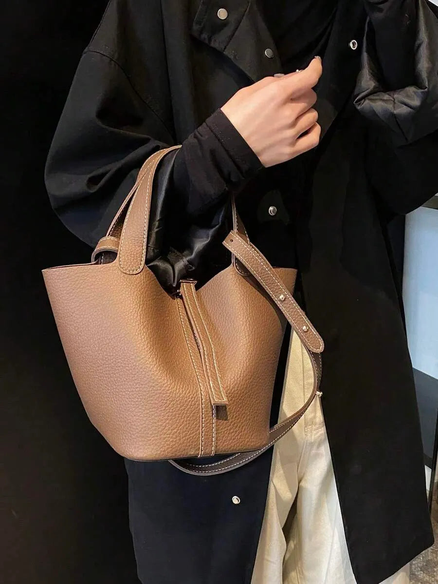 SHEIN حقيبة دلو صغيرة رمادية بلون الفيل بنقشة حصى ومقبض قصير للتنقل اليومي