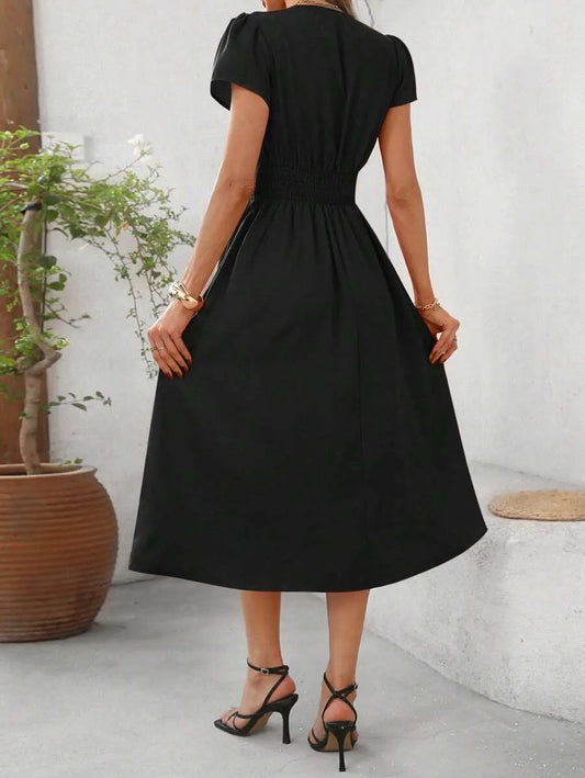 SHEIN Clasi فستان متوسط الطول وخصر ملتزم وجيب مائل بلون أسود