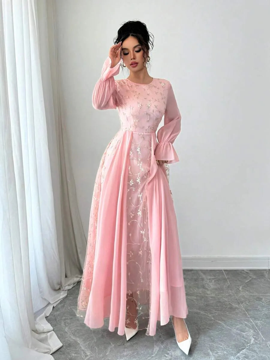 SHEIN Modelyn فستان طويل من الشيفون المنقوش بأكمام منتفخة وتفاصيل شبك بلون وردي