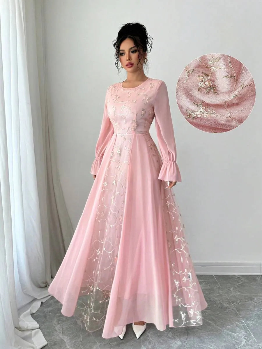 SHEIN Modelyn فستان طويل من الشيفون المنقوش بأكمام منتفخة وتفاصيل شبك بلون وردي