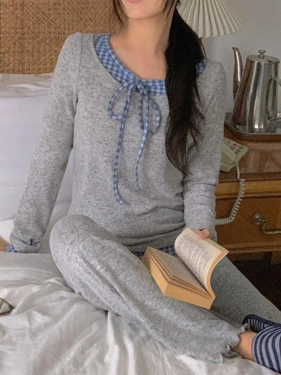 SHEIN DAZY طقم بيجامة قطعتين ببلوزة فضفاضة بأكمام طويلة وتفاصيل مربعات متباينة وبنطال طويل بلون رمادي