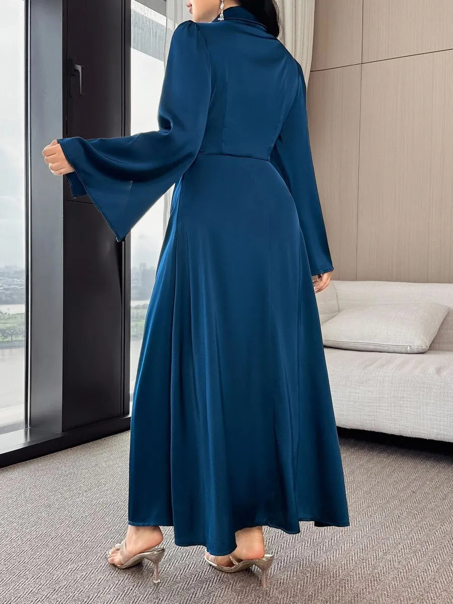SHEIN Modelyn فستان طويل بياقة وأكمام واسعة وخصر مرتفع بتصميم ملفوف بلون أزرق