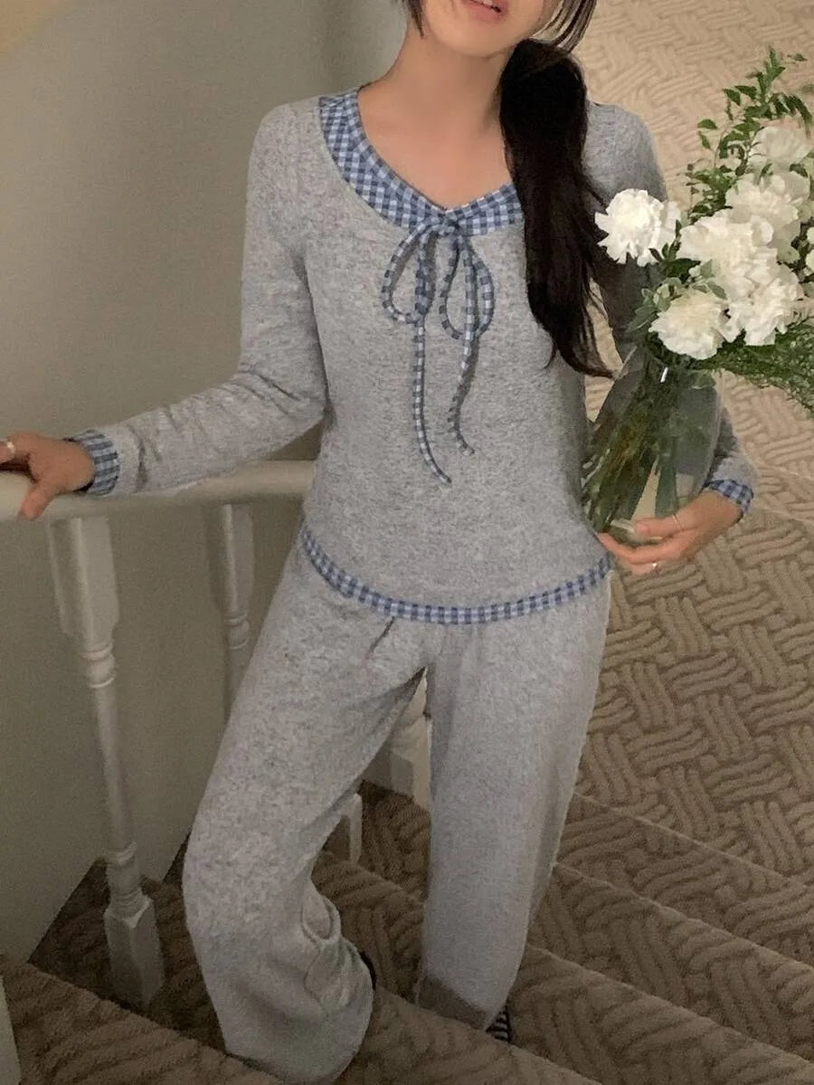 SHEIN DAZY طقم بيجامة قطعتين ببلوزة فضفاضة بأكمام طويلة وتفاصيل مربعات متباينة وبنطال طويل بلون رمادي
