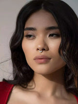 SHEIN حلقة أنف صناعية نسائية بتصميم حدوة حصان مزينة بـ5 كريستالات بلون فضي