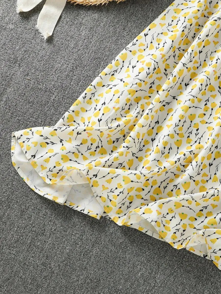 SHEIN فستان بلون أصفر قصير بأكمام قصيرة بطبعات زهور ودانتيل