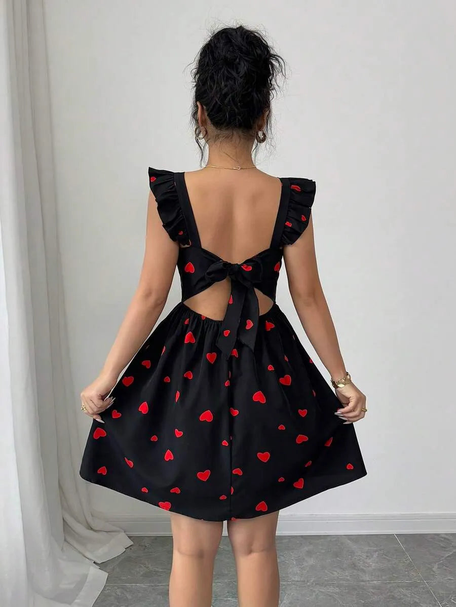 SHEIN Rafferiza فستان بلون احمر و اسود قصير بطبعات قلوب وبظهر مكشوف