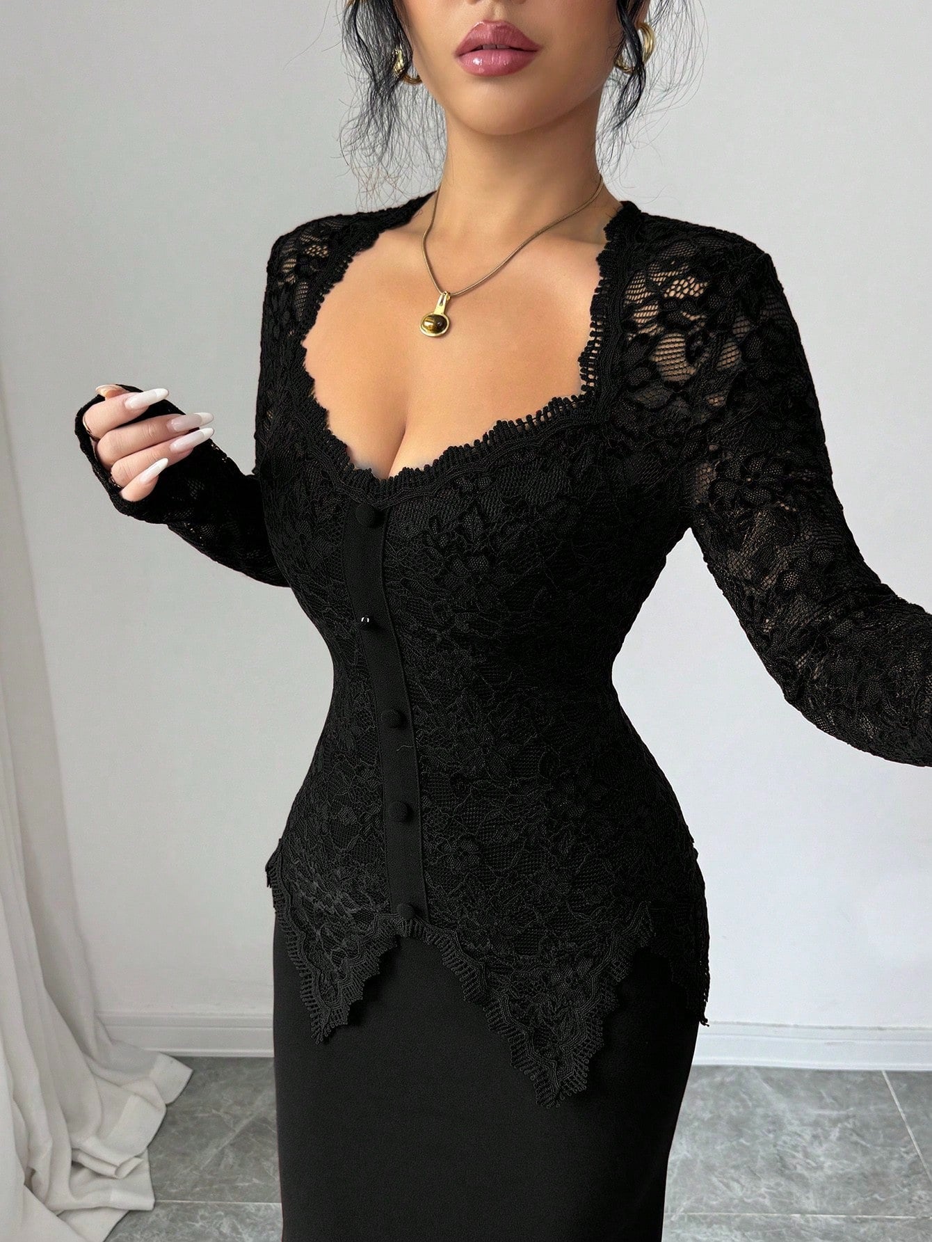 SHEIN Modelyn فستان متوسط الطول بياقة مربعة ودانتيل مع أزرار عند الخصر