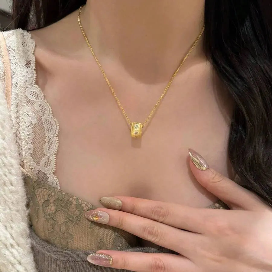 SHEIN قلادة بلورية بتصميم شجرة البرسيم مطلية بالذهب عيار 18 قيراط للنساء