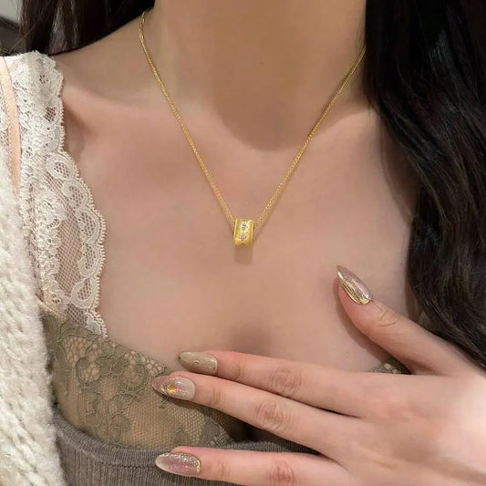 SHEIN قلادة بلورية بتصميم شجرة البرسيم مطلية بالذهب عيار 18 قيراط للنساء