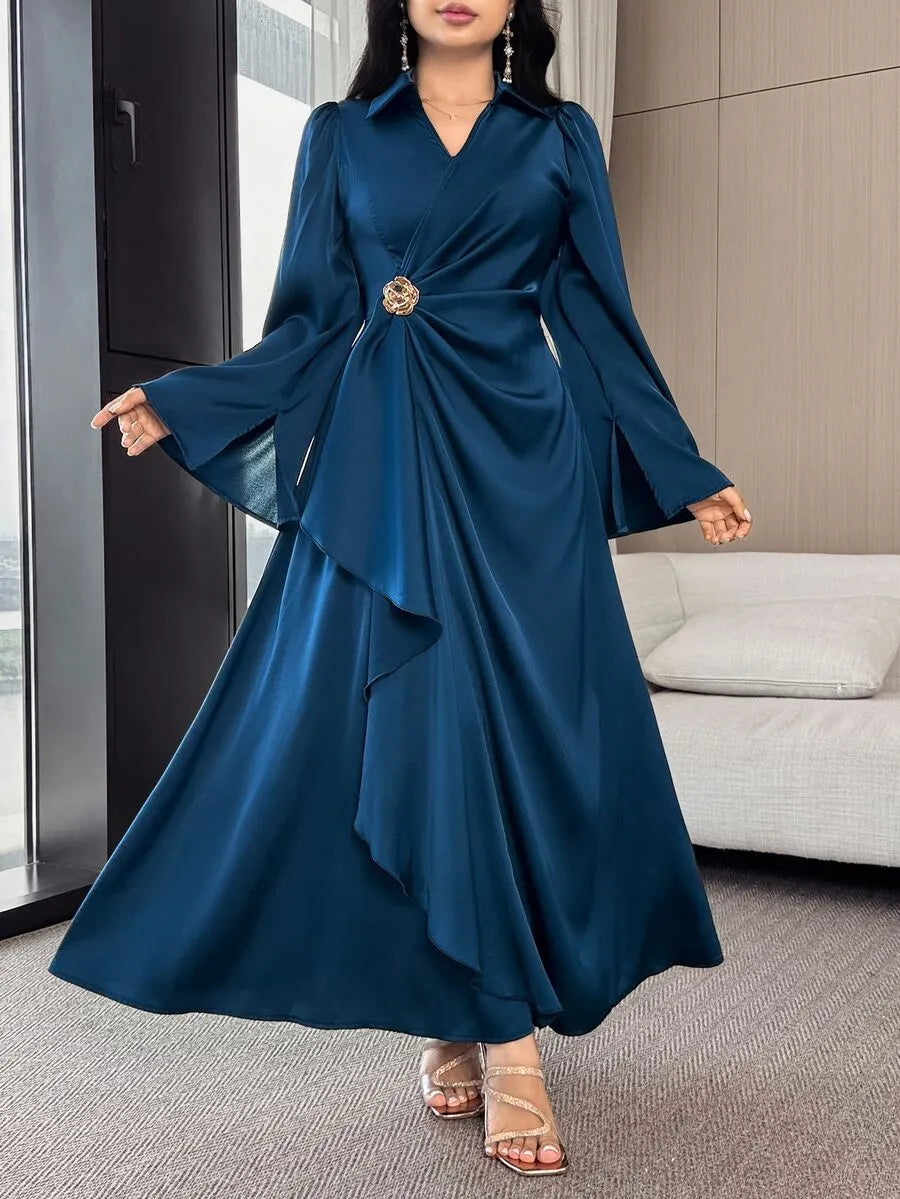 SHEIN Modelyn فستان طويل بياقة وأكمام واسعة وخصر مرتفع بتصميم ملفوف بلون أزرق