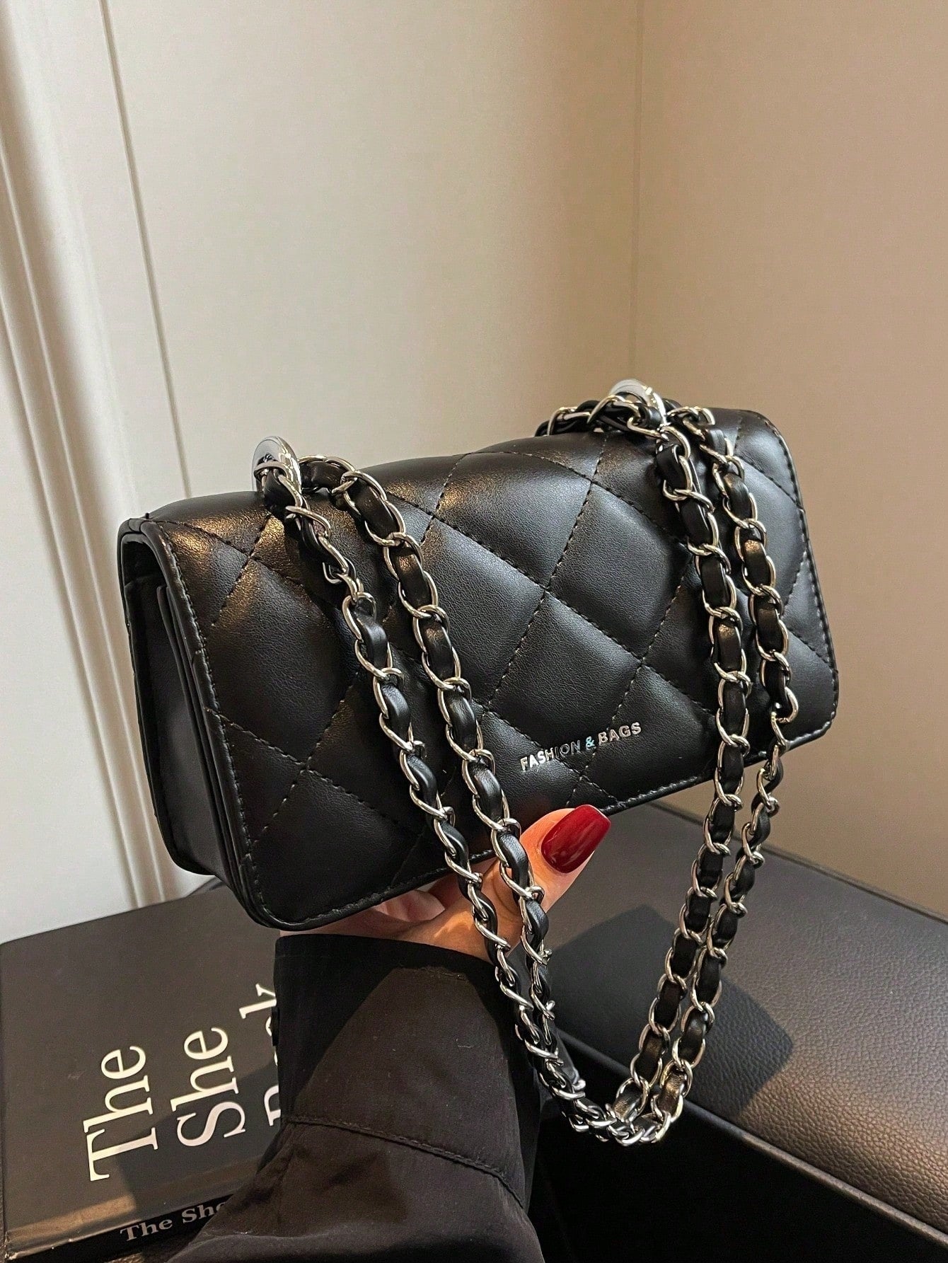 SHEIN حقيبة يد وكتف بتصميم سلسلة أنيق للتنقل