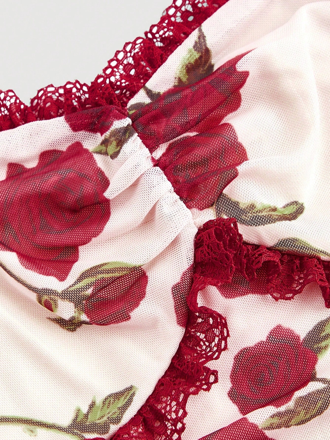 SHEIN MOD فستان انزلاقي بطبعة زهور وياقة دانتيل وثنيات عند الخصر