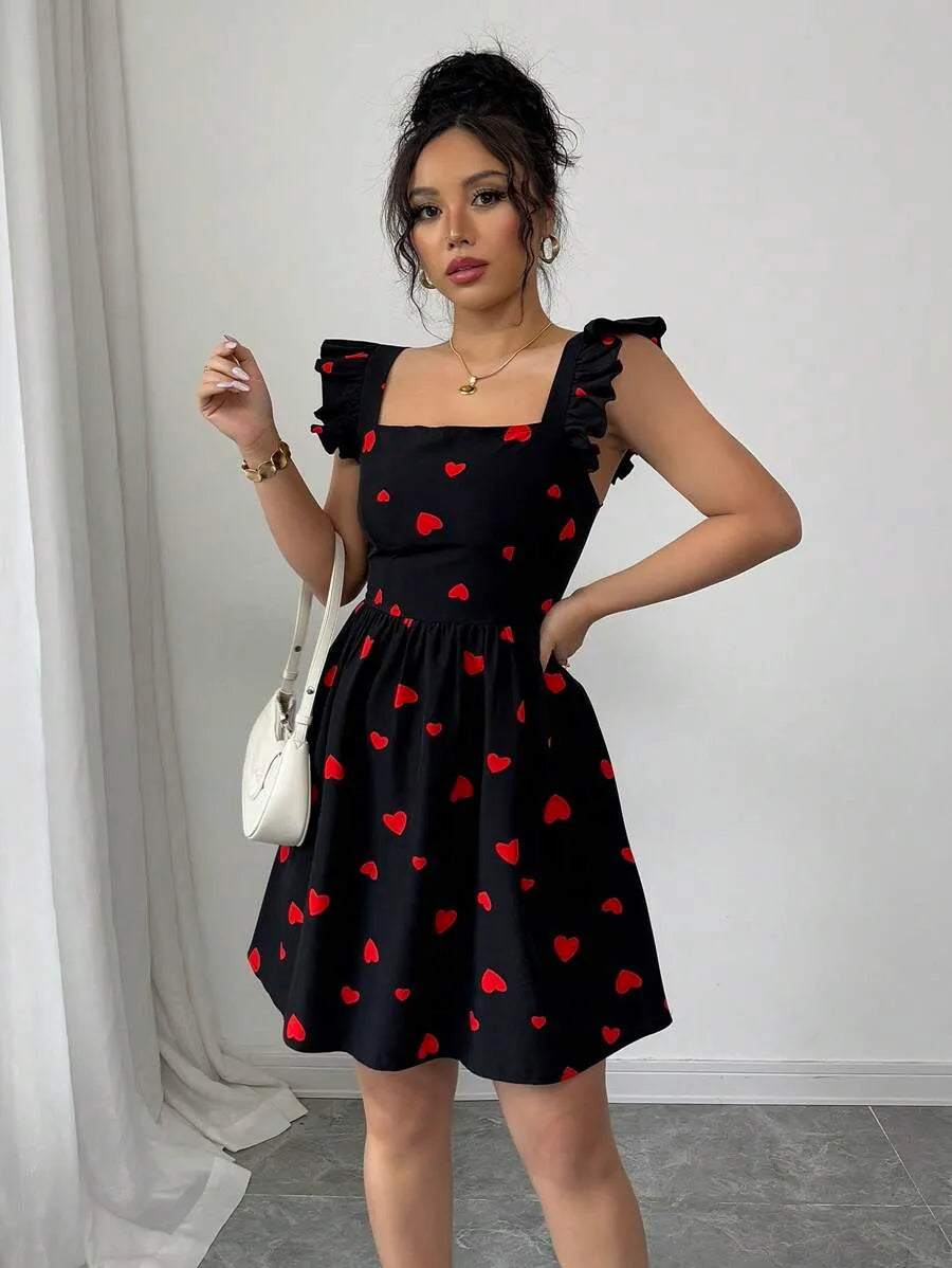 SHEIN Rafferiza فستان بلون احمر و اسود قصير بطبعات قلوب وبظهر مكشوف