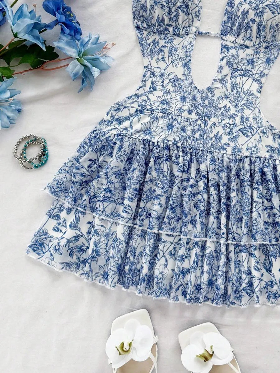 SHEIN Soleia فستان أزرق وأبيض ميني ضيق بحمالات رقبة هالتر وطبعة زهور وتفاصيل كشكش
