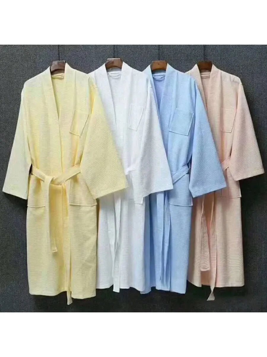 SHEIN رداء استحمام للجنسين مخملي مقلم بملمس ناعم بلون أصفر