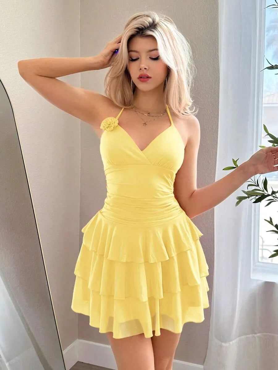 SHEIN Sweetina فستان أصفر خردلي ميني ضيق برقبة هالتر وبظهر مكشوف وطبعة زهور