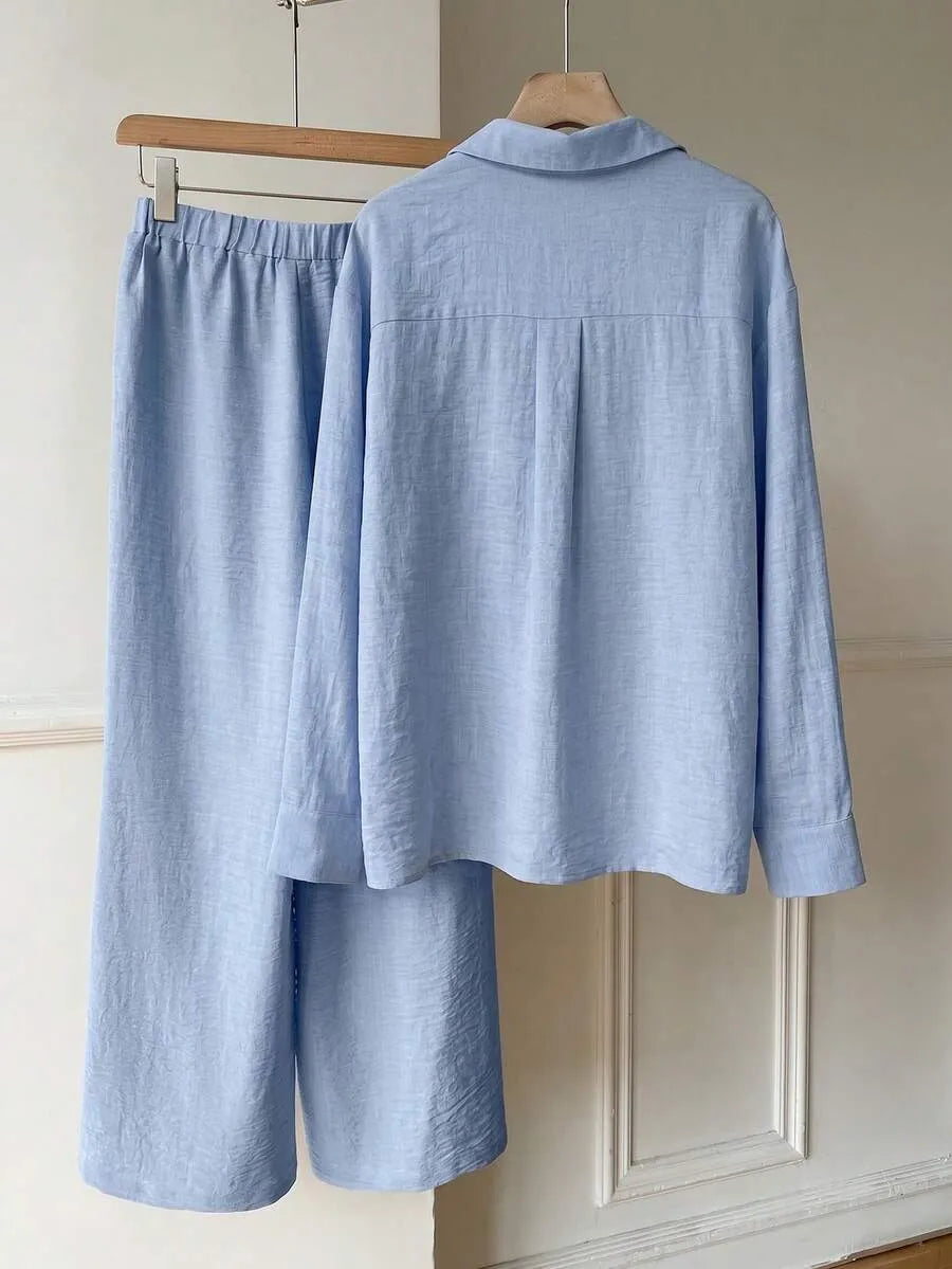SHEIN EZwear طقم نسائي قطعتين بلوزة مطرزة بأزرار أمامية وبنطال بجيوب بلون أزرق فاتح