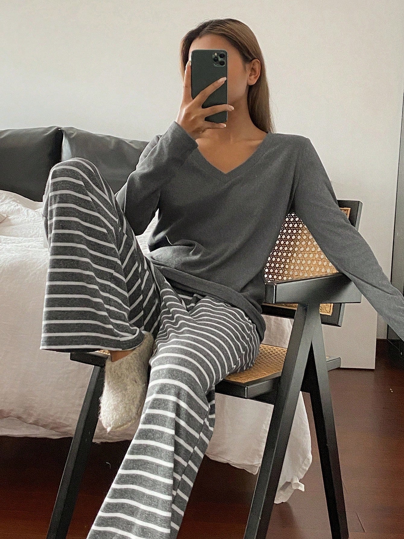 SHEIN DAZY طقم بيجامة نسائي برقبة V وبنطال مخطط