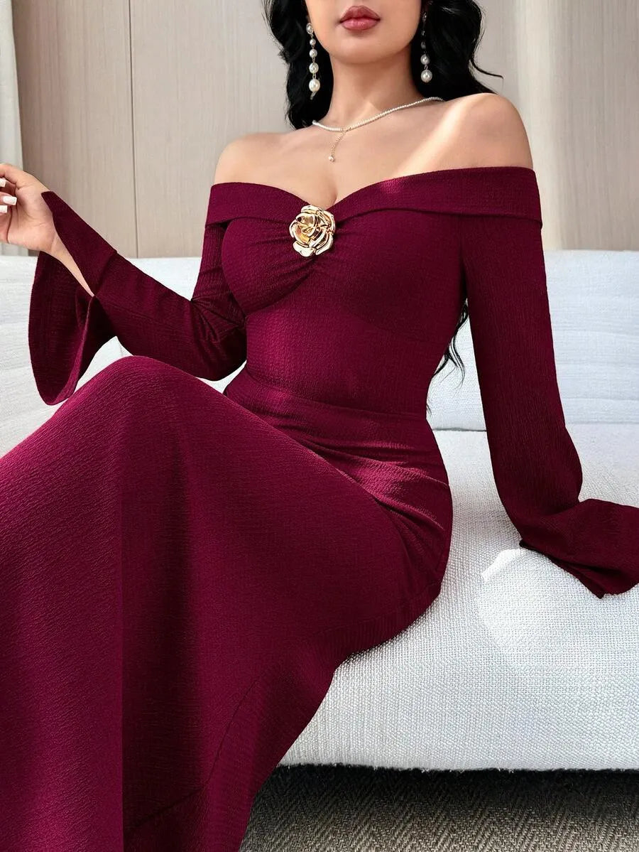 SHEIN Feyla فستان متوسط الطول بأكتاف مكشوفة بلون أحادي للنساء