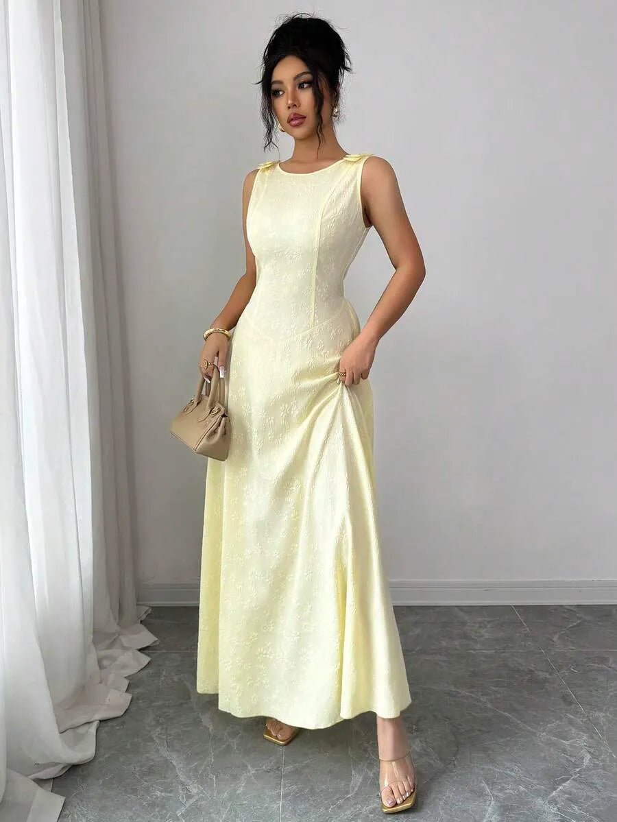 SHEIN Selianne فستان طويل نسيج مزخرف بالزهور لون كريمي أصفر