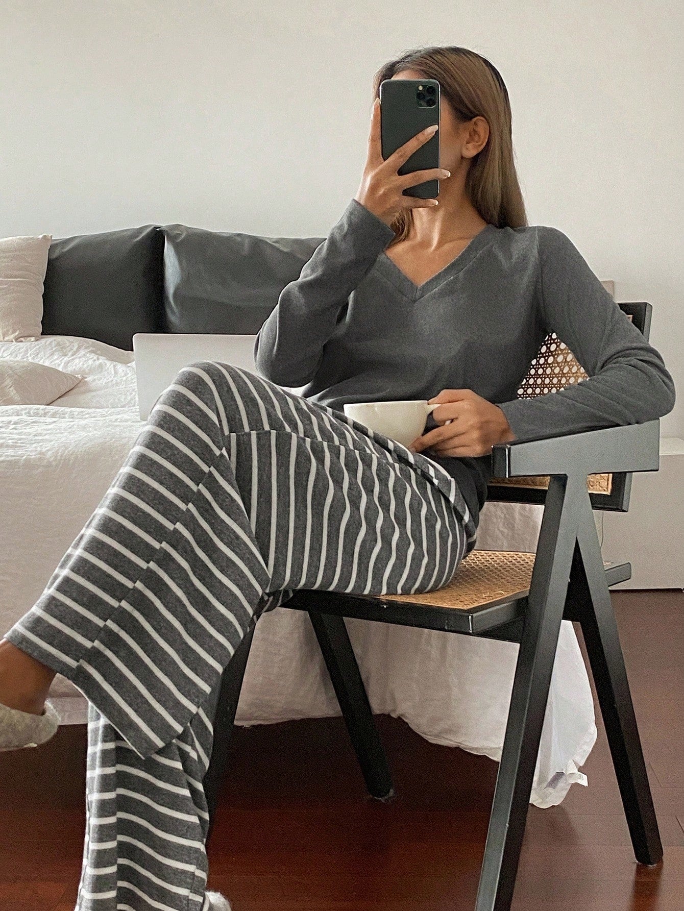 SHEIN DAZY طقم بيجامة نسائي برقبة V وبنطال مخطط