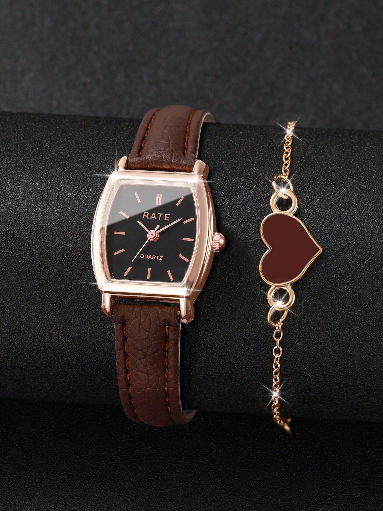 SHEIN طقم ساعتين نسائية بسوار جلد برميلي وقرص بسيط وسوار قلب