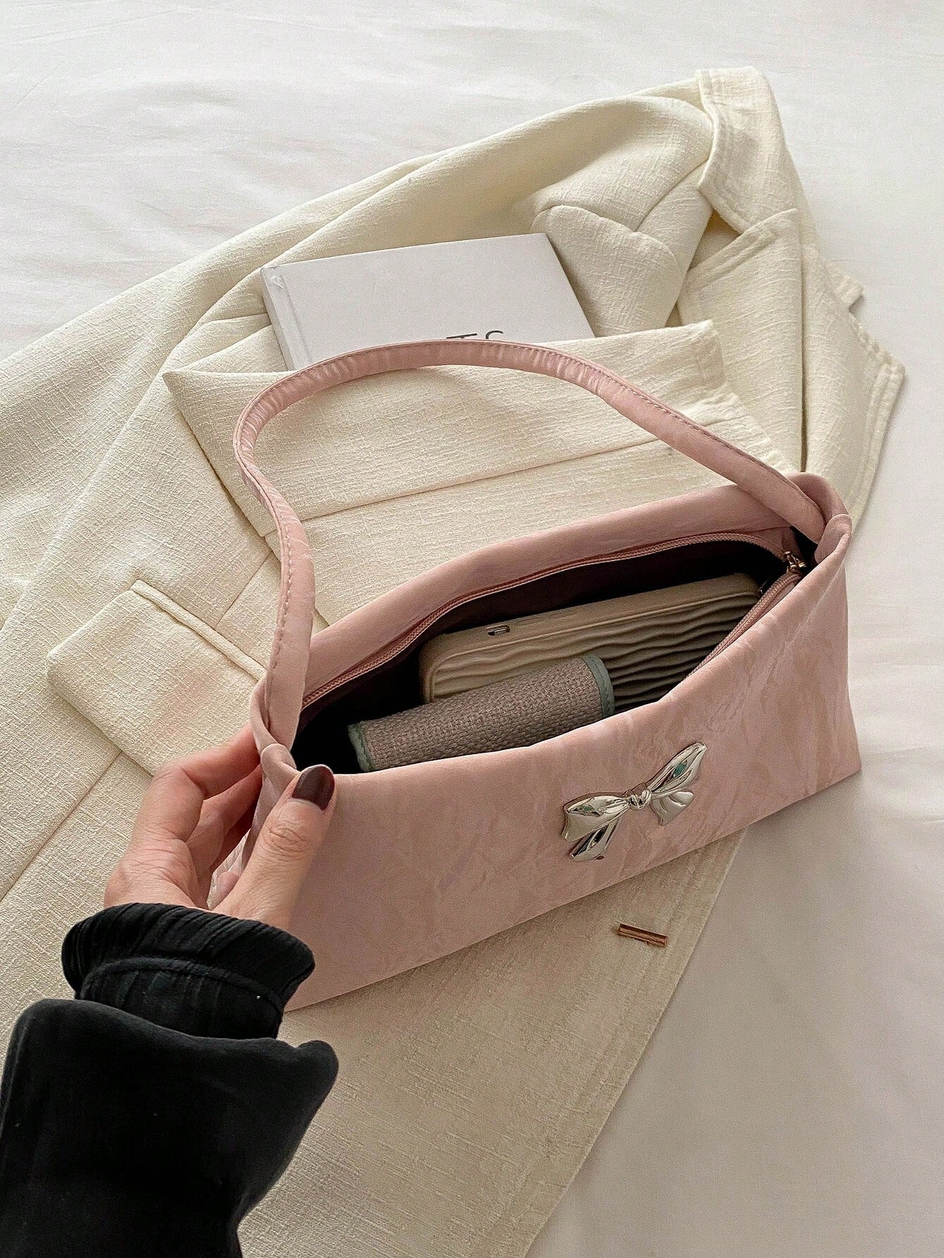 SHEIN حقيبة عصرية للكتف مزينة بفيونكة