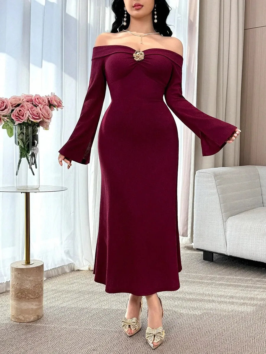 SHEIN Feyla فستان متوسط الطول بأكتاف مكشوفة بلون أحادي للنساء
