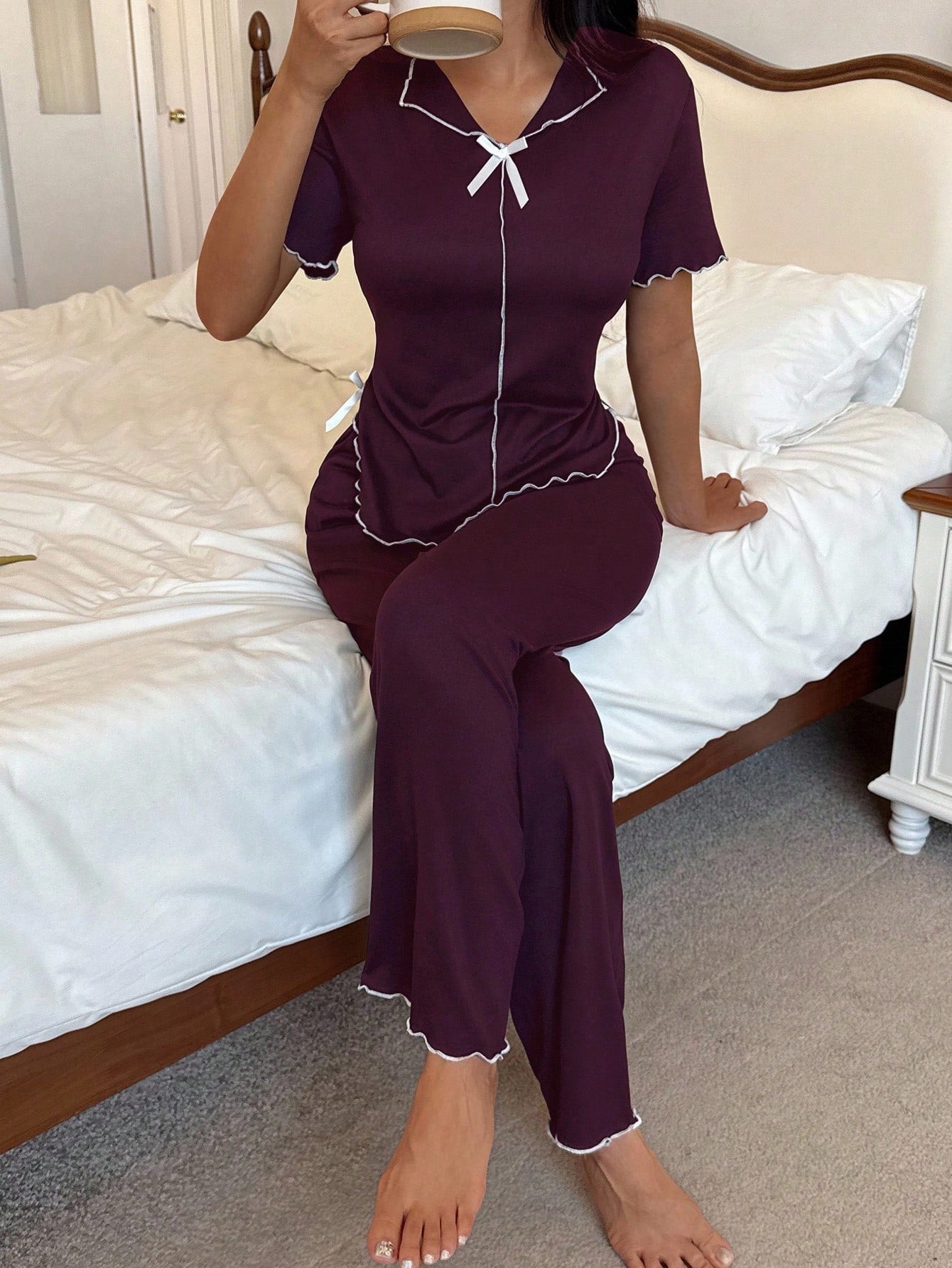 SHEIN Snug Zone طقم نسائي قطعتين حرير حليبي بياقة V وربطة فراشة