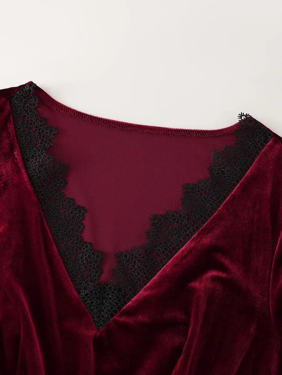 SHEIN LUMIGAL فستان مخملي طويل بياقة وتطريز دانتيل أسود بلون عنابي