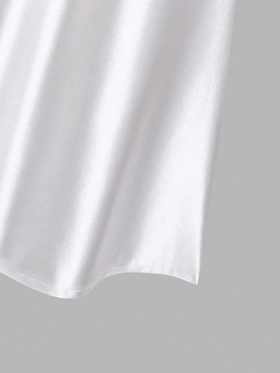 SHEIN Sweetra تنورة ساتان بيضاء أنيقة بقصة ذيل السمكة وثنيات كشكشة من