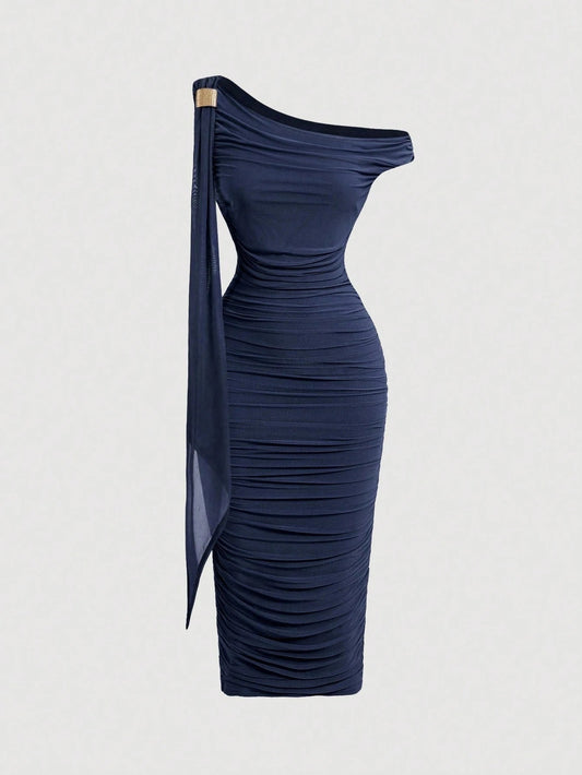 SHEIN MOD فستان متوسط الطول بتجاعيد غير متماثلة