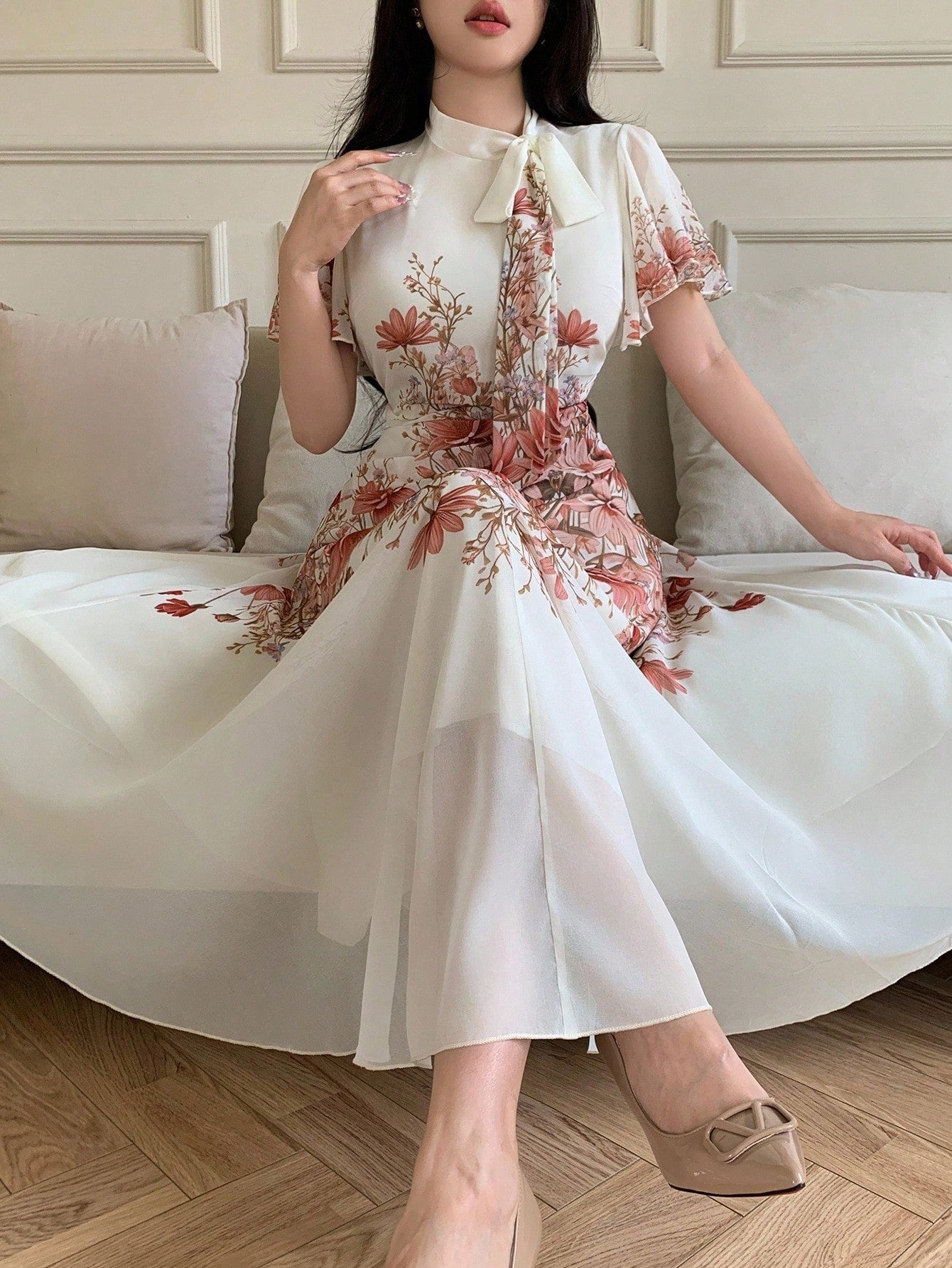 SHEIN Modelyn فستان مطبوع بزهور مكشكش مربوط الخصر
