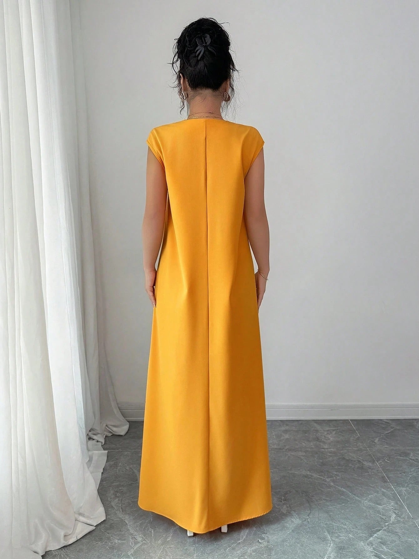 SHEIN Rafferiza فستان مستقيم فضفاض بياقة V بنمط مطرز وشراريب