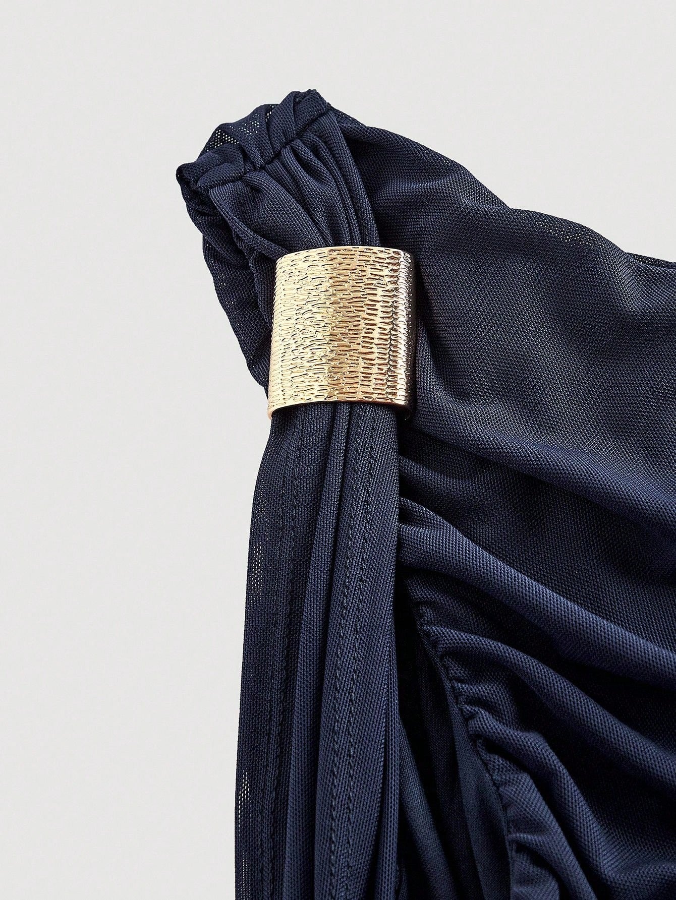 SHEIN MOD فستان متوسط الطول بتجاعيد غير متماثلة