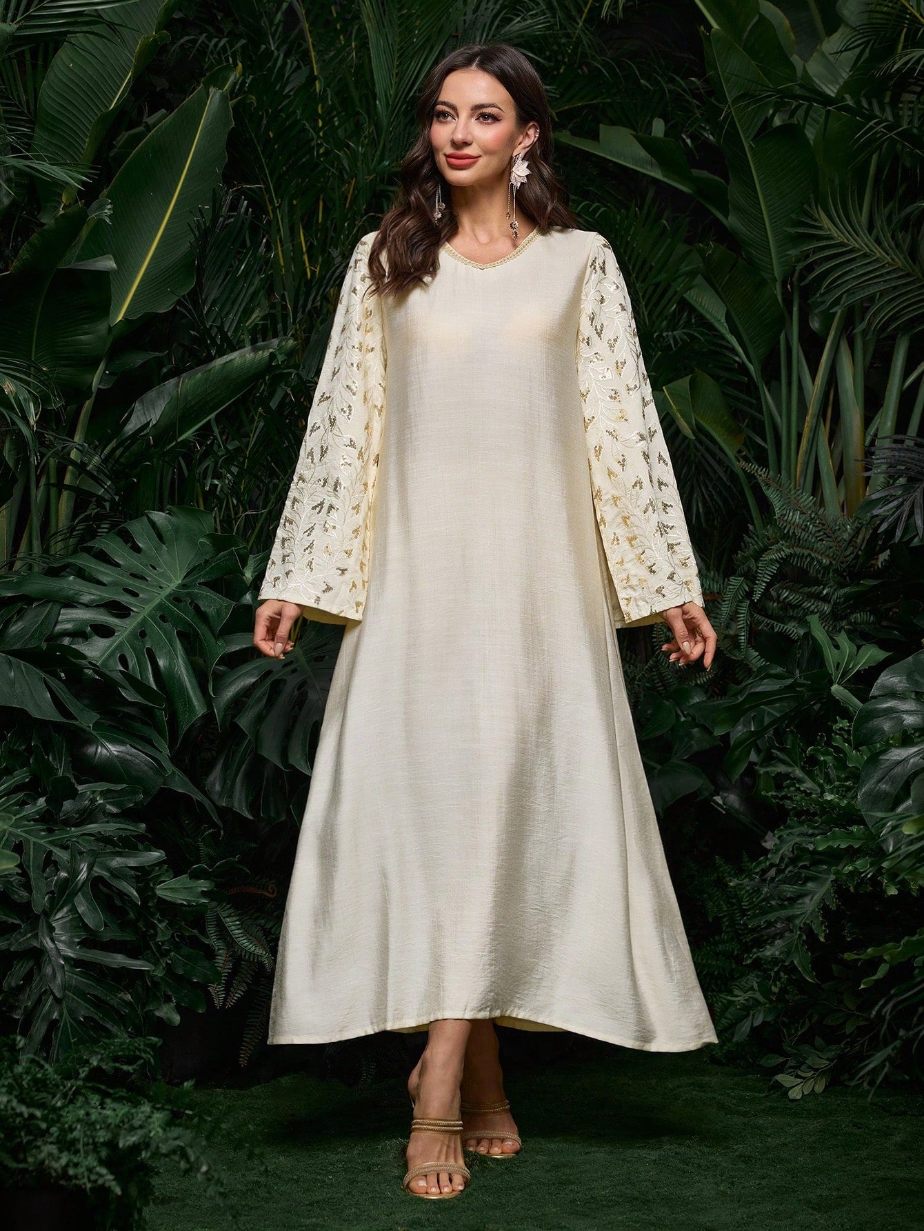 SHEIN Al Najma فستان رقبة V فضفاض بتطريز عربي أنيق