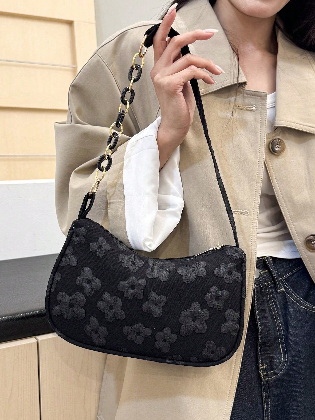 SHEIN حقيبة كتف نسائية خفيفة الوزن بلون أسود