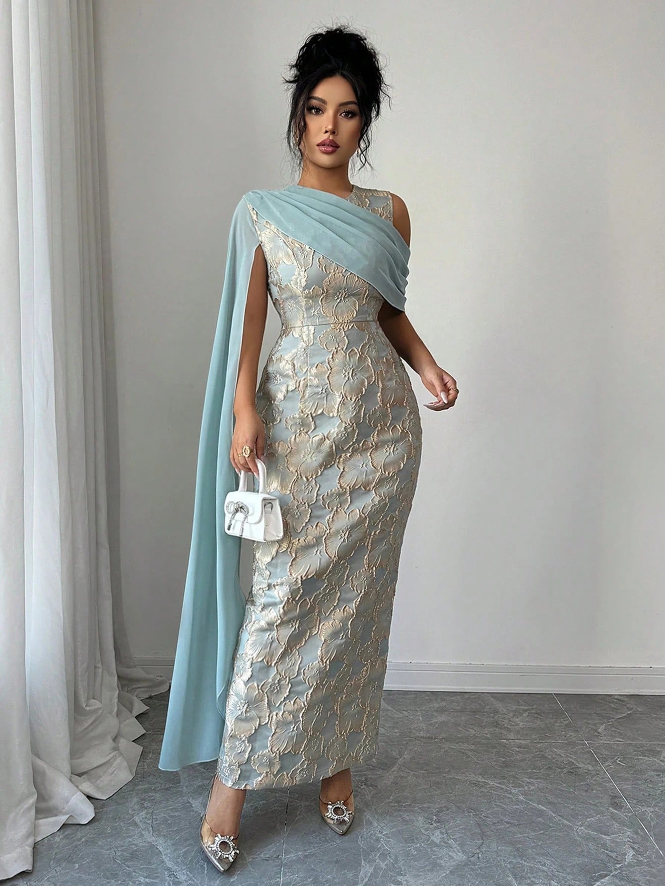 SHEIN Elenzga فستان ماكسي جاكارد ذهبي بوشاح شيفون