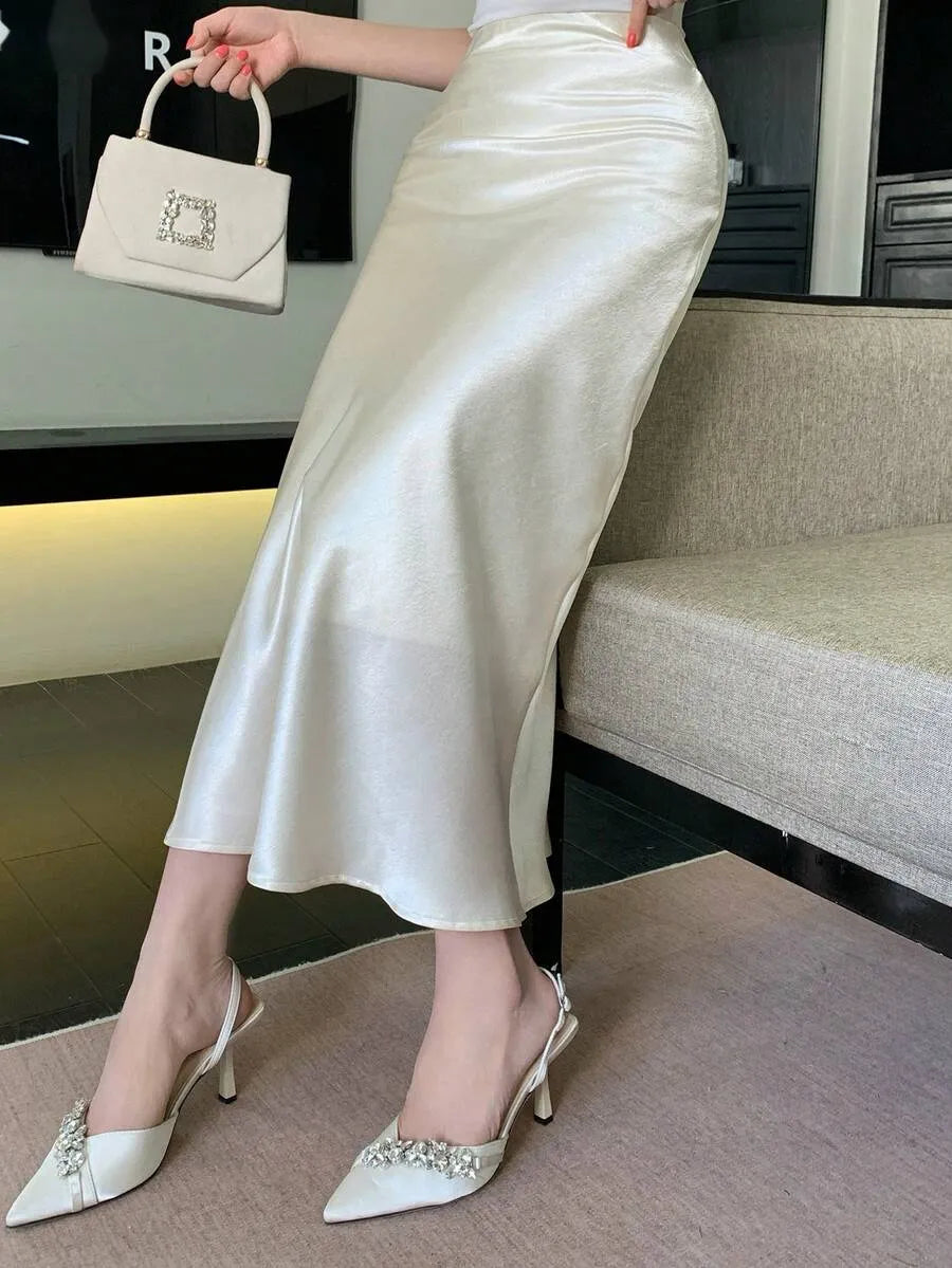 SHEIN DAZY تنورة ساتان حريرية أنيقة بخصر مطاطي وقصة انسيابية من