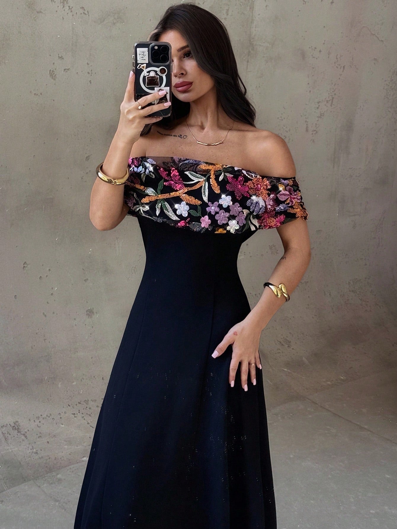 SHEIN Aloruh فستان أسود فاخر بأكتاف مكشوفة مزين بالترتر والزهور