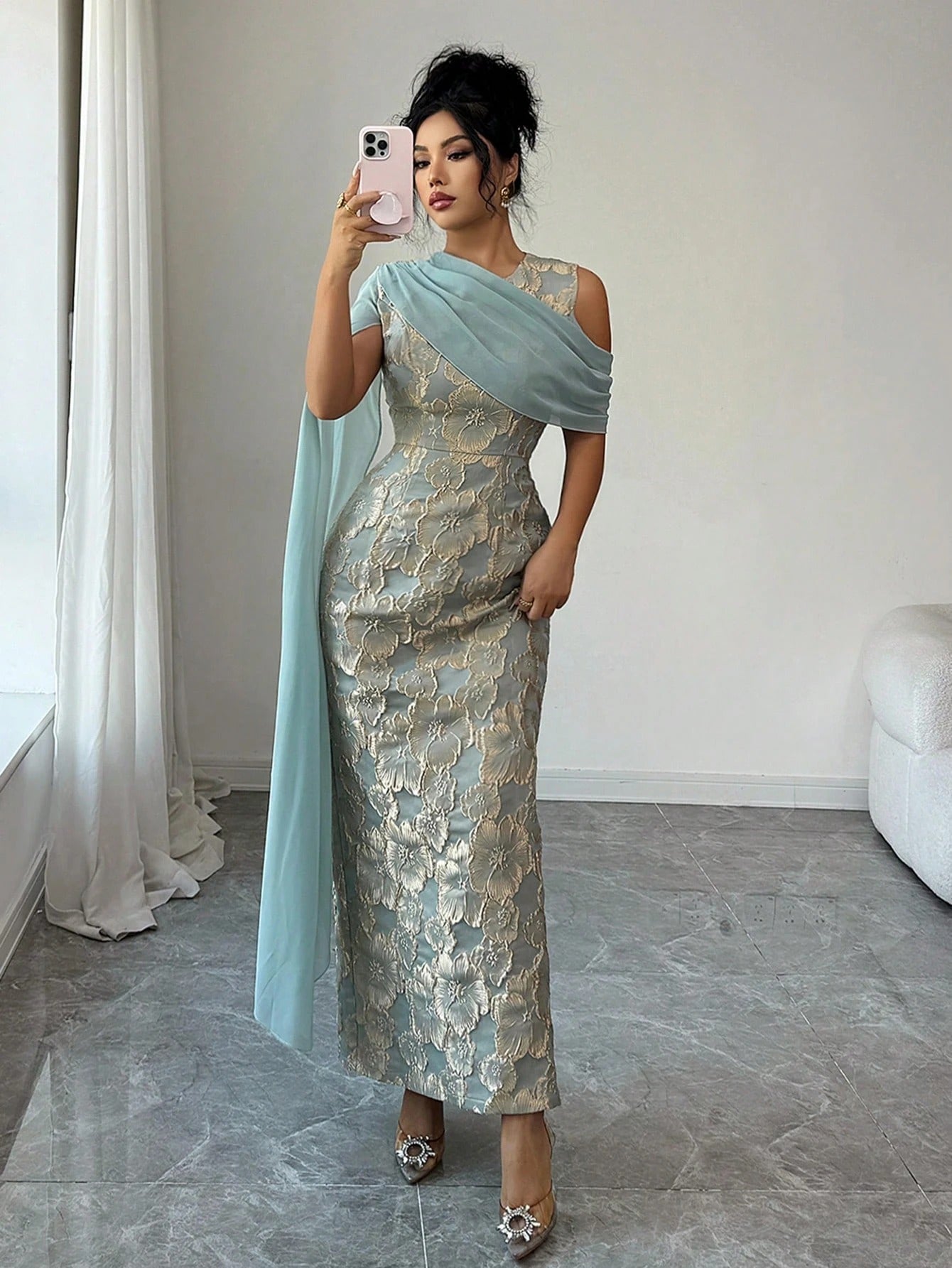 SHEIN Elenzga فستان ماكسي جاكارد ذهبي بوشاح شيفون