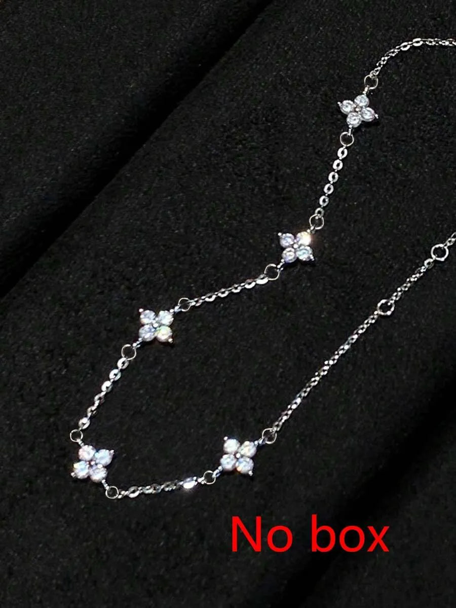 SHEIN Nooxian سوار نسائي بتصميم أربع أوراق برسيم مرصع بالزركونيا بلون فضي