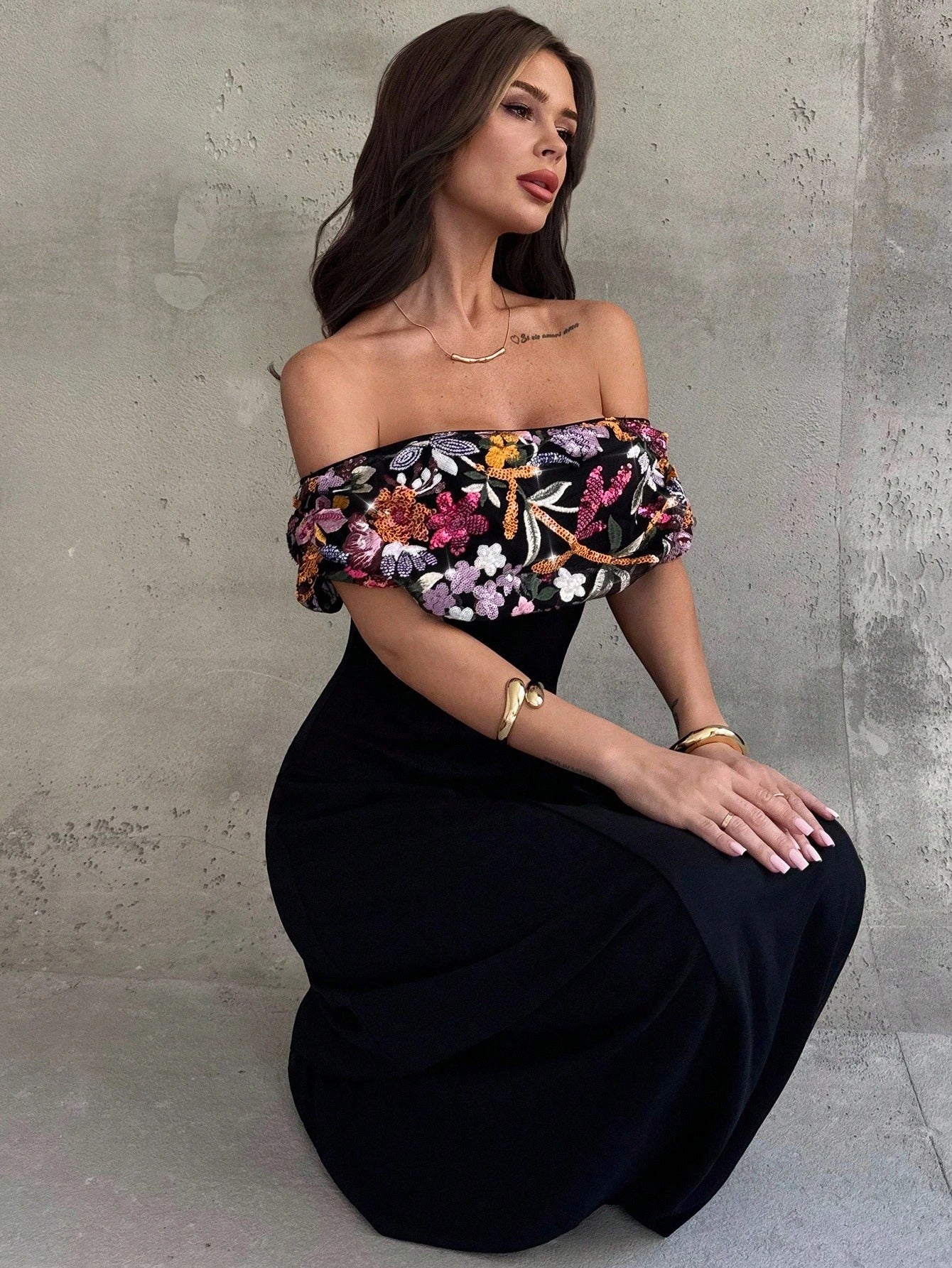 SHEIN Aloruh فستان أسود فاخر بأكتاف مكشوفة مزين بالترتر والزهور