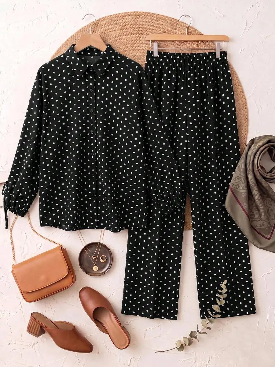 SHEIN Rusticease طقم نسائي قطعتين بلوزة بياقة كشكش وبنطال بلون الأسود والأبيض