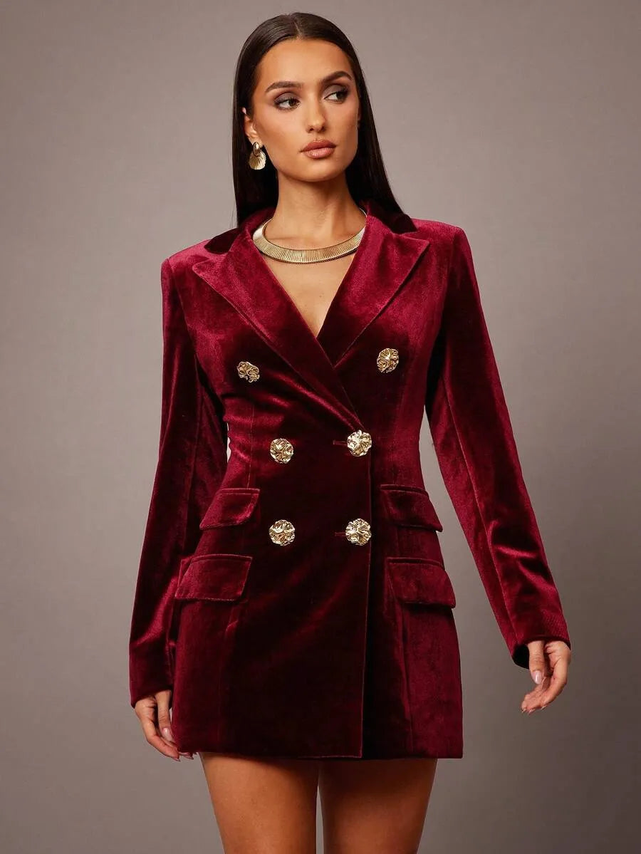 SHEIN Silquee فستان بليزر مخملي مزدوج الصدر بياقة كلاسيكية وأزرار أمامية بلون عنابي